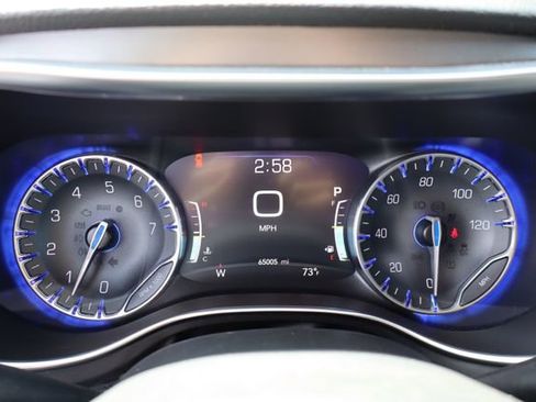 Used 2018 Chrysler Pacifica Limited FWD image 15