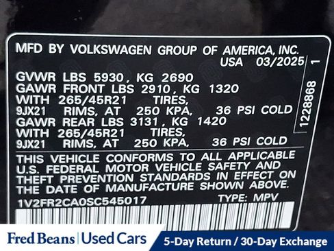 Certified 2025 Volkswagen Atlas SEL Premium R-Line image 32
