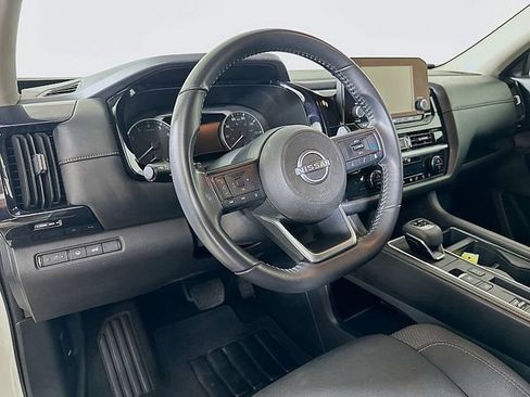 Used 2025 Nissan Pathfinder SV FWD image 9