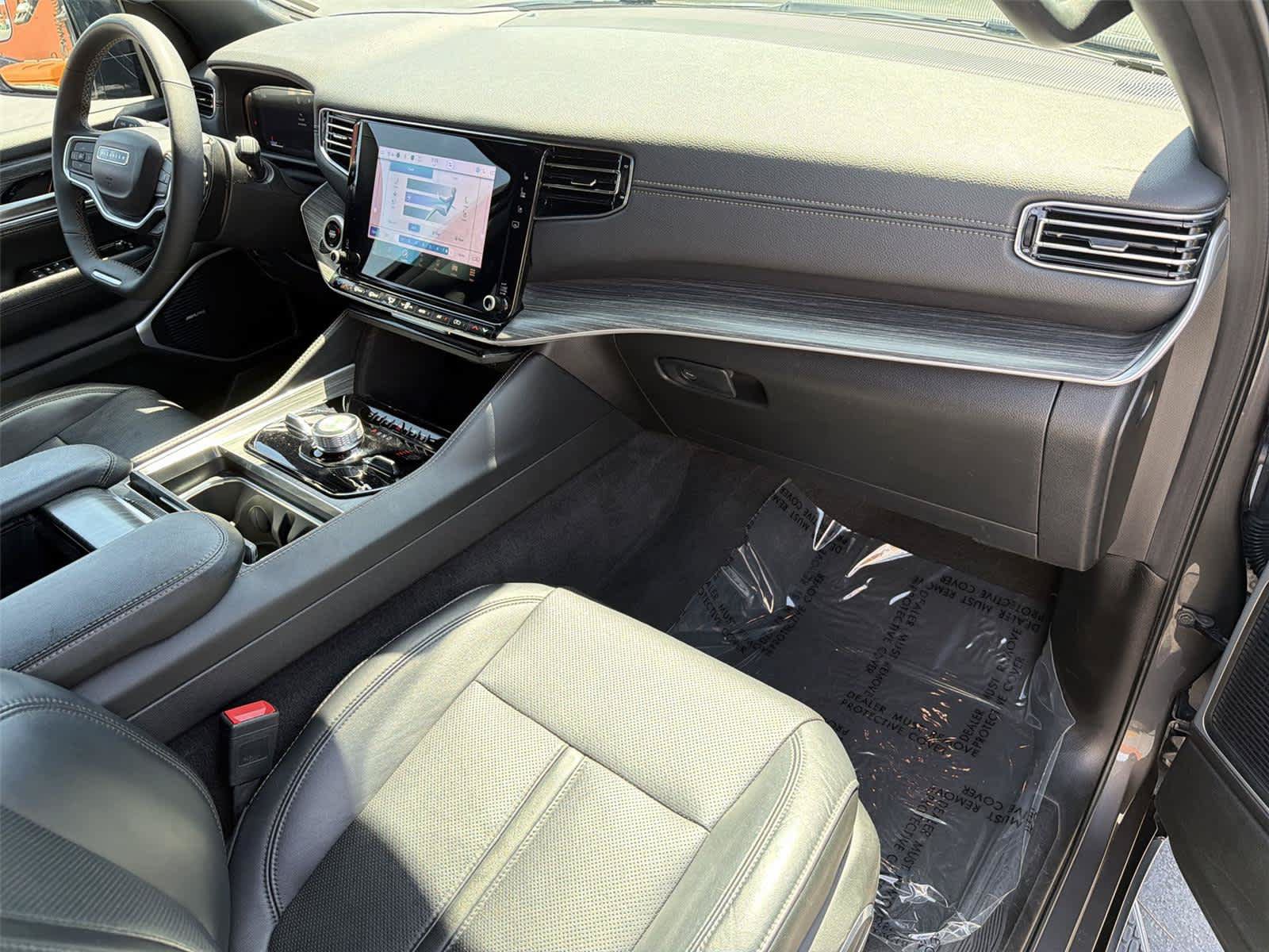 Used 2024 Jeep Wagoneer Series III AWD/4WD image 13