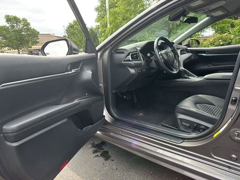 Used 2024 Toyota Camry SE FWD image 2