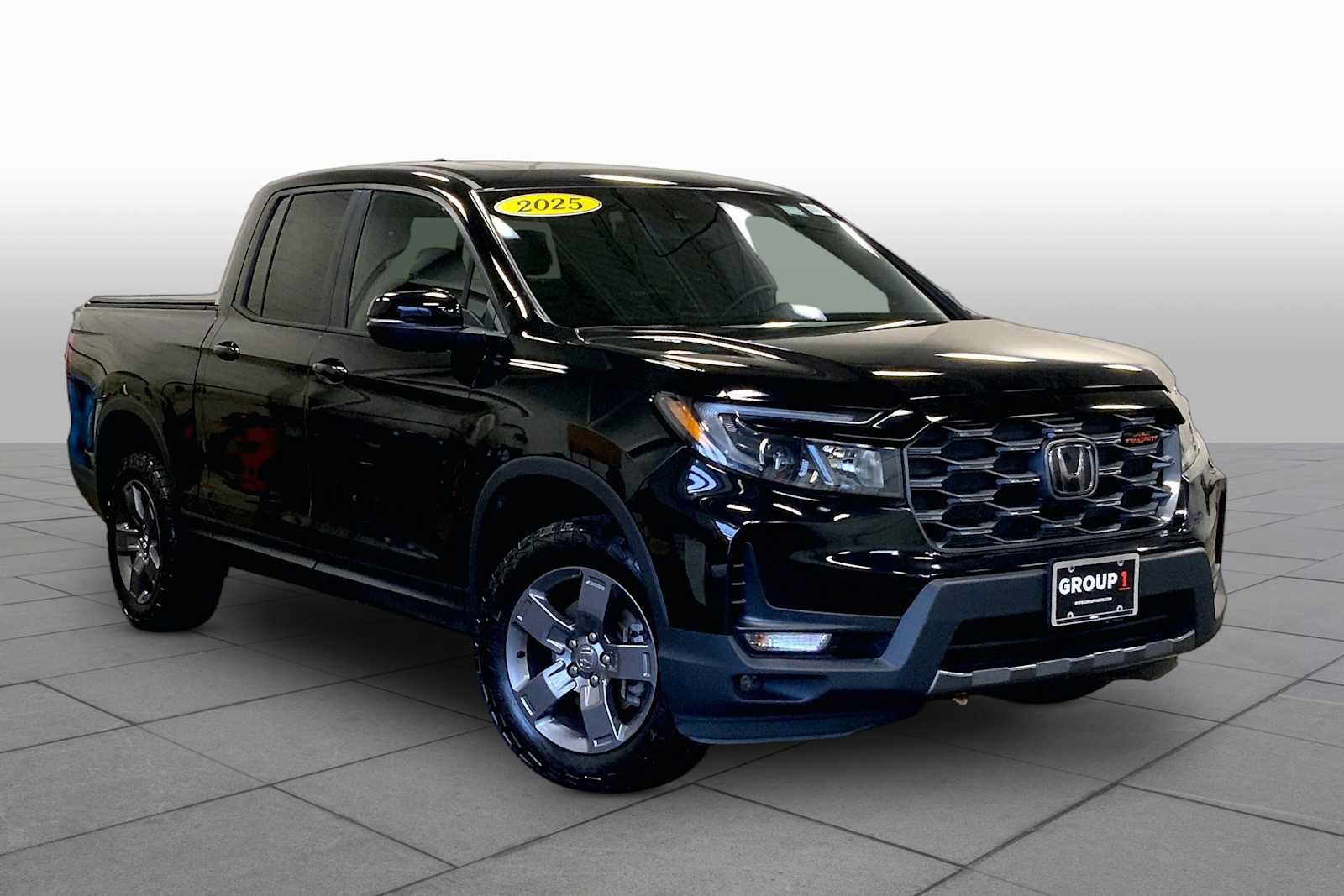 Used 2025 Honda Ridgeline TrailSport image 2