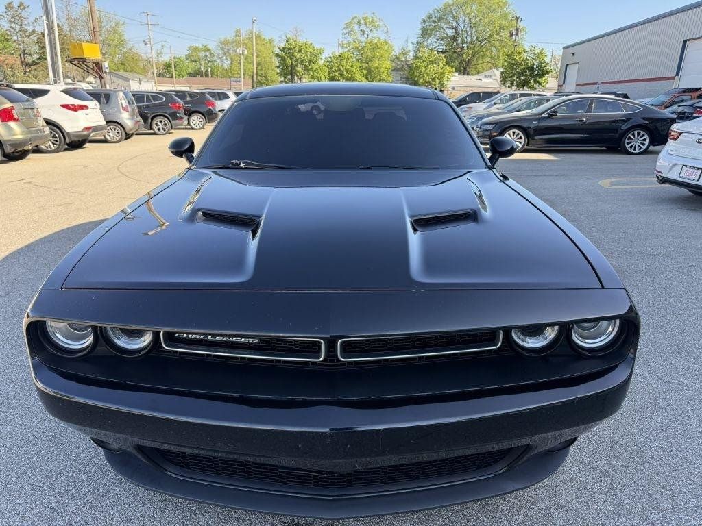 Used 2018 Dodge Challenger SXT RWD image 3