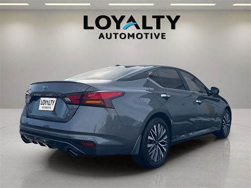 Used 2024 Nissan Altima 2.5 SV w/ SV Premium Package image 5
