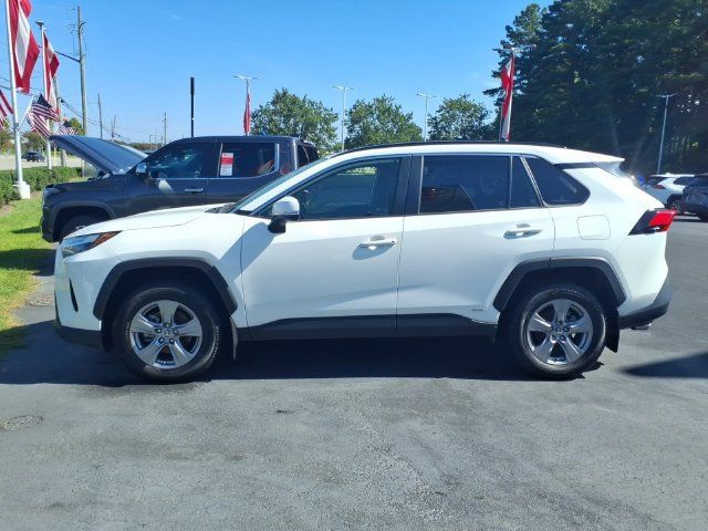 Used 2023 Toyota RAV4 XLE AWD/4WD image 3