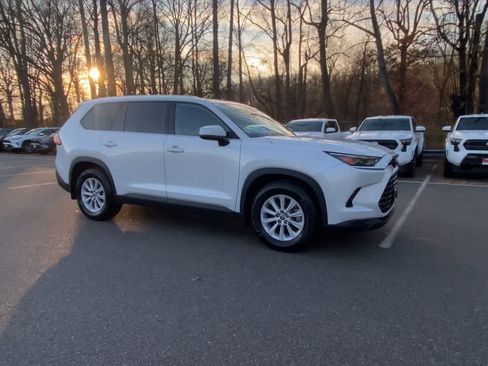 Used 2024 Toyota Grand Highlander XLE image 7