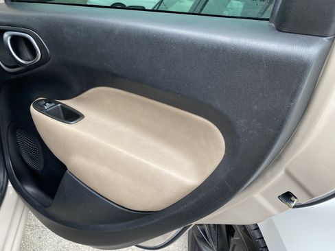 Used 2014 FIAT 500L Lounge FWD image 16