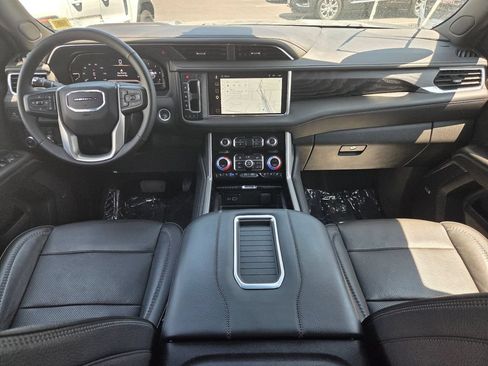 Used 2023 GMC Yukon XL Denali AWD/4WD image 12