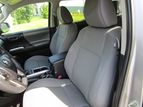 Used 2021 Toyota Tacoma SR5 AWD/4WD image 8