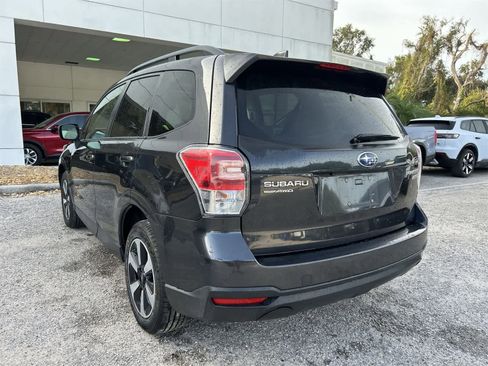 Used 2017 Subaru Forester 2.5i Premium w/ All-Weather Package image 4