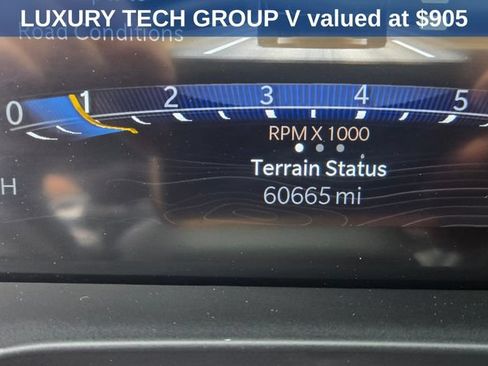 Used 2023 Jeep Grand Cherokee L Summit w/ Luxury Tech Group V AWD/4WD image 3