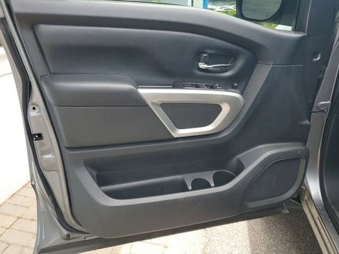 Used 2018 Nissan Titan SV RWD image 24