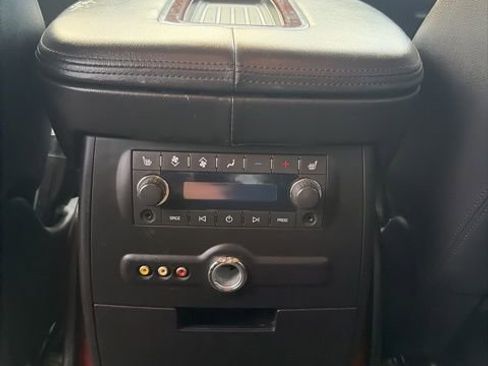 Used 2012 Cadillac Escalade Luxury image 18