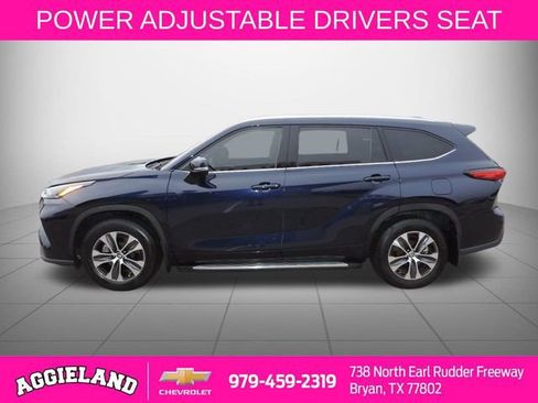 Used 2022 Toyota Highlander XLE image 7