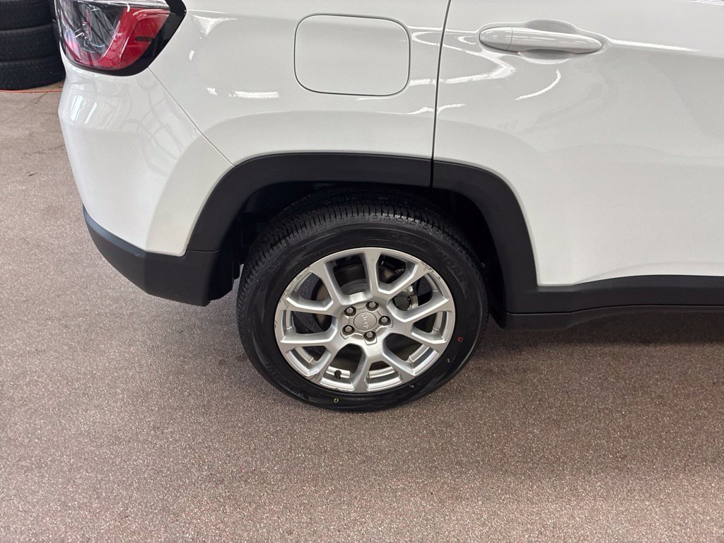 Certified 2023 Jeep Compass Latitude AWD/4WD image 31