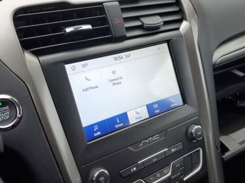 Used 2020 Ford Fusion SE image 15