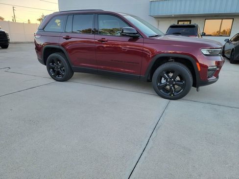New 2025 Jeep Grand Cherokee Limited w/ Luxury Tech Group II RWD image 6