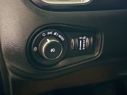 Used 2020 Jeep Renegade Limited image 11