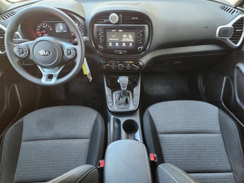 Certified 2021 Kia Soul S image 24