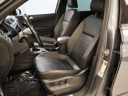 Used 2021 Volkswagen Tiguan SE R-Line image 3