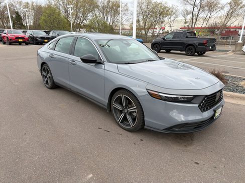 Used 2023 Honda Accord Sport image 3