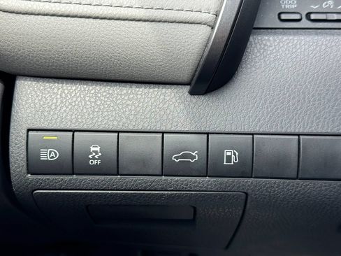 Used 2018 Toyota Camry LE FWD image 29