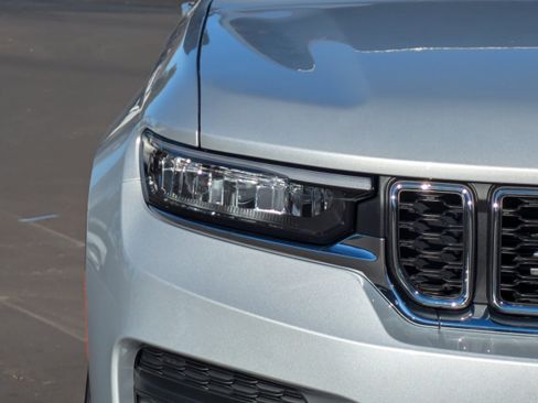 New 2025 Jeep Grand Cherokee Laredo X w/ Luxury Tech Group I image 10