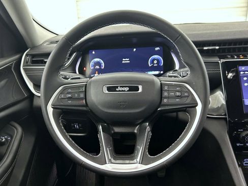 Certified 2023 Jeep Grand Cherokee Laredo image 11