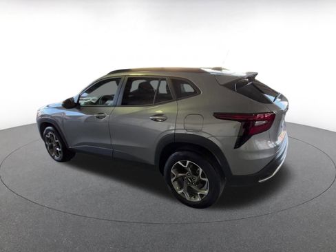 Used 2025 Chevrolet Trax LT image 13