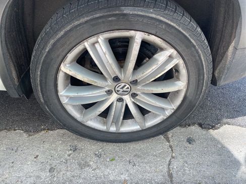 Used 2012 Volkswagen Tiguan SE FWD image 10