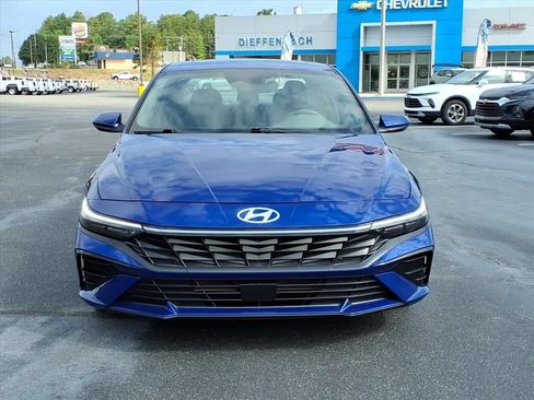 Used 2025 Hyundai Elantra SEL FWD image 2