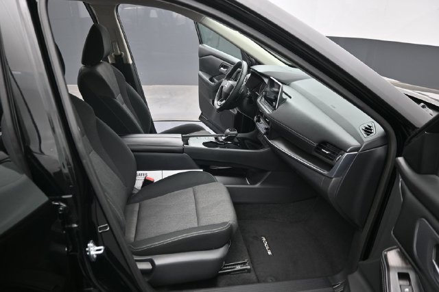 Used 2026 Nissan Rogue SV FWD image 31