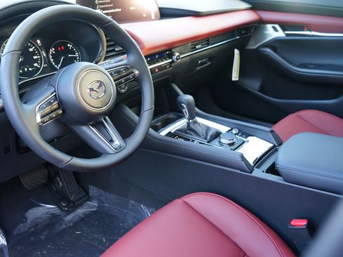 New 2026 MAZDA MAZDA3 Hatchback w/Premium Plus Pkg image 12