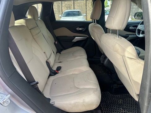 Used 2017 Jeep Cherokee Latitude w/ Comfort/Convenience Group AWD/4WD image 15