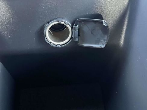 Used 2025 Toyota Camry SE image 30