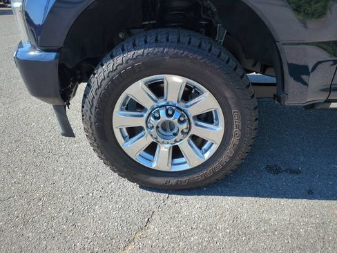 Used 2022 Ford F250 Platinum w/ FX4 Off-Road Package AWD/4WD image 10