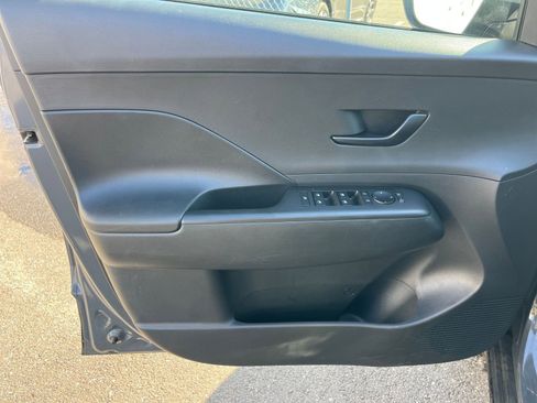 Used 2025 Hyundai Kona SEL image 18