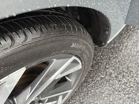 Used 2024 Hyundai Elantra Limited image 36