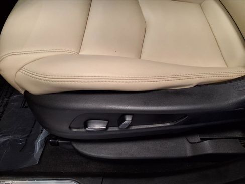 Used 2017 Cadillac XT5 FWD image 21