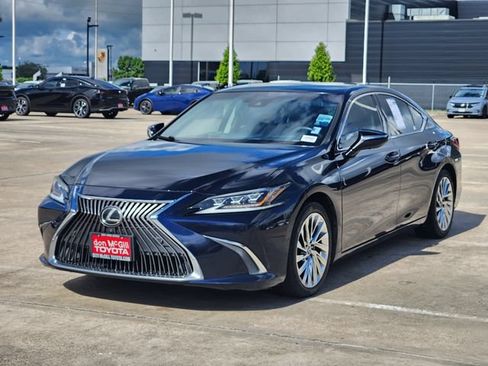 Used 2020 Lexus ES 350 Ultra Luxury w/ Accessory Package 2 FWD image 3