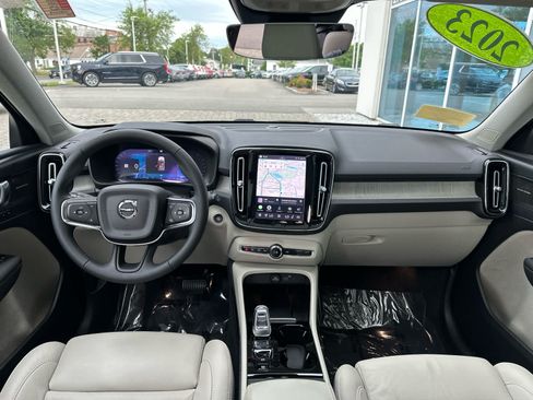 Used 2023 Volvo XC40 B5 Ultimate w/ Protection Package Premier AWD/4WD image 28