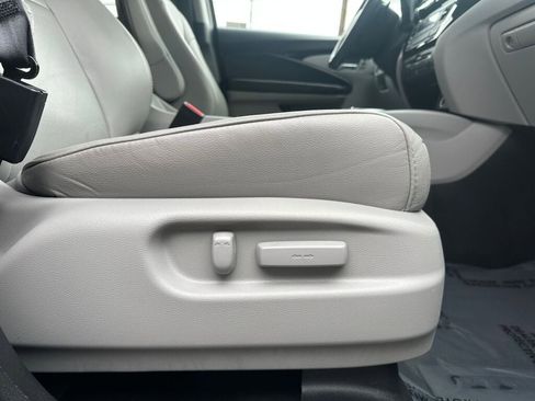 Used 2019 Honda Pilot Touring image 30