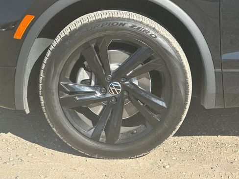 Certified 2024 Volkswagen Tiguan SE R-Line image 25