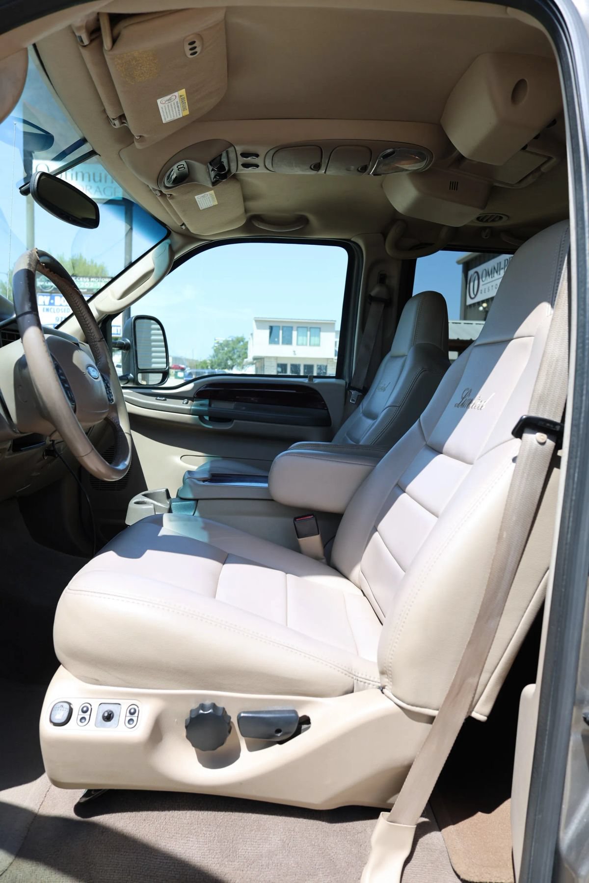 Used 2004 Ford Excursion Limited AWD/4WD image 27