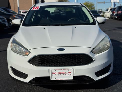 Used 2016 Ford Focus SE image 2