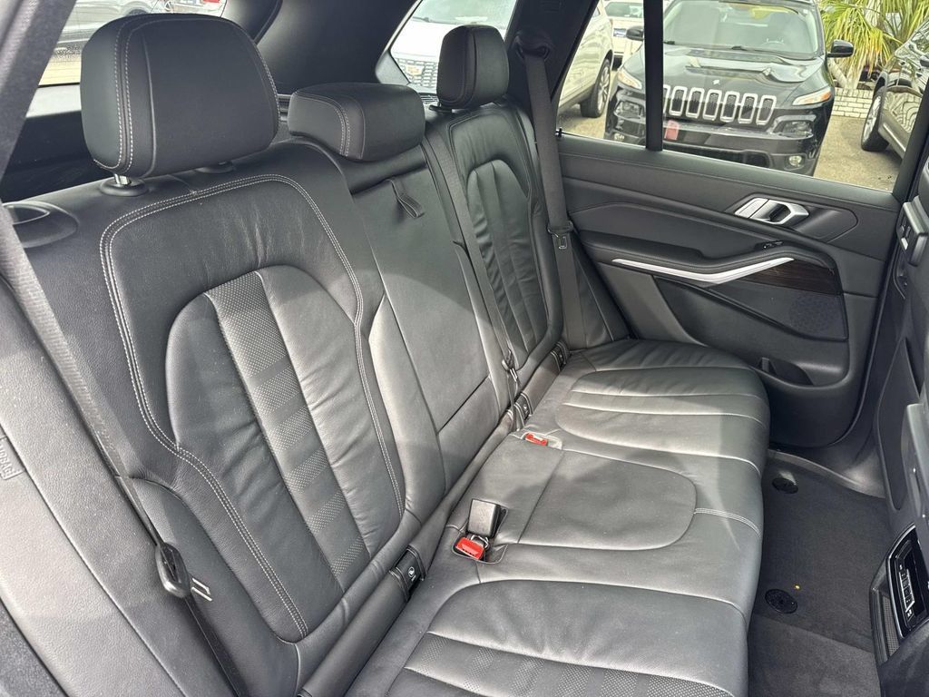 Used 2019 BMW X5 xDrive40i w/ Convenience Package AWD/4WD image 11