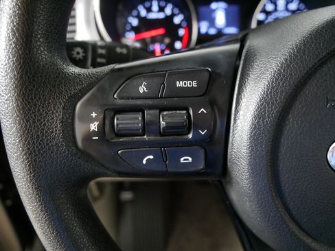 Used 2019 Kia Sedona LX FWD image 27