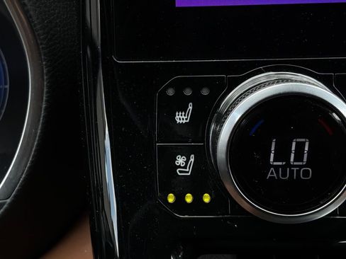 Used 2023 Toyota Highlander Platinum FWD image 35