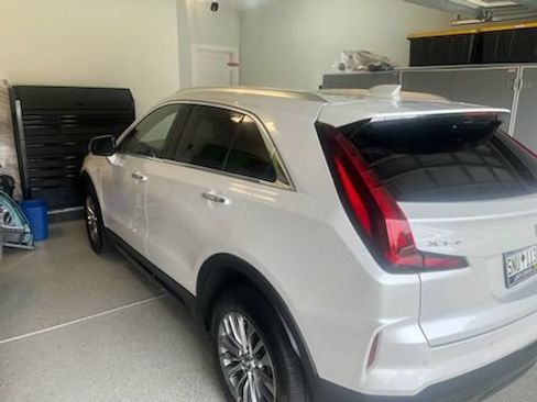 Used 2025 Cadillac XT4 Premium Luxury w/ Technology Package FWD image 3