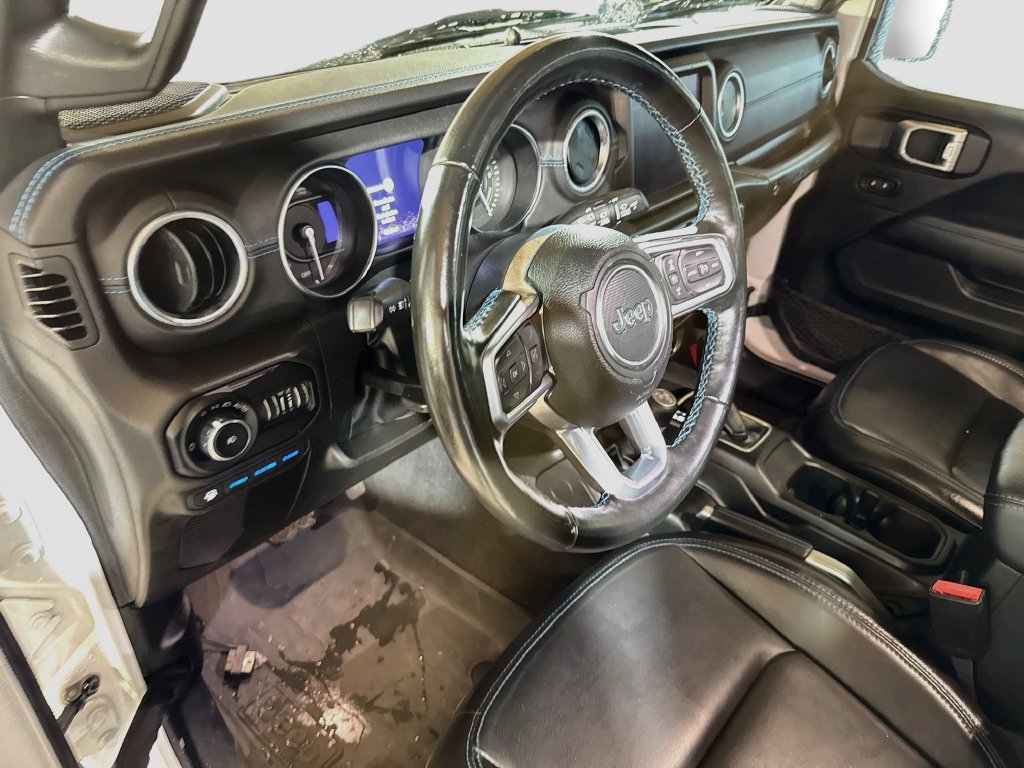 Used 2022 Jeep Wrangler Unlimited Rubicon 4xe w/ Cold Weather Group AWD/4WD image 10